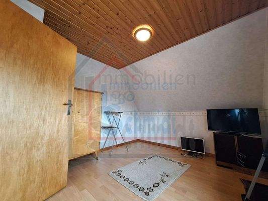 Kinderzimmer/Ankleideraum OG