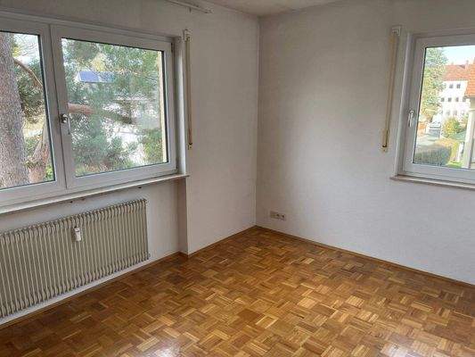 2. Zimmer mit Parkettboden