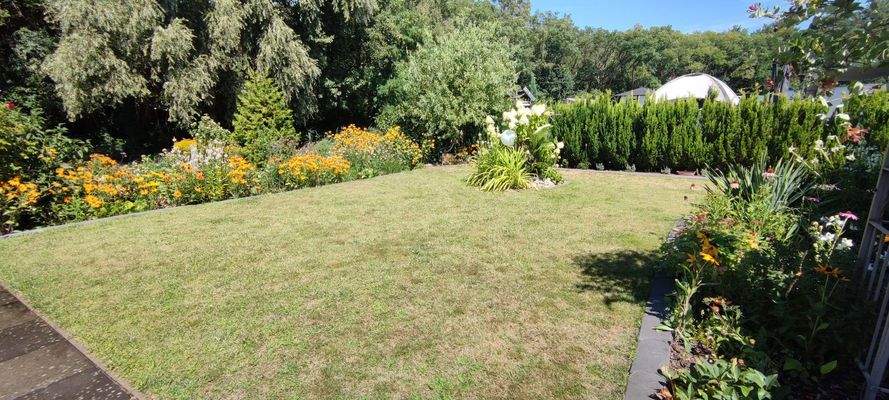 Garten obere Ebene recht.Seite