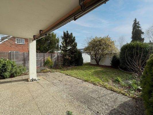 Terrasse mit anliegendem Gartenbereich