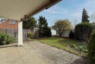 Terrasse mit anliegendem Gartenbereich