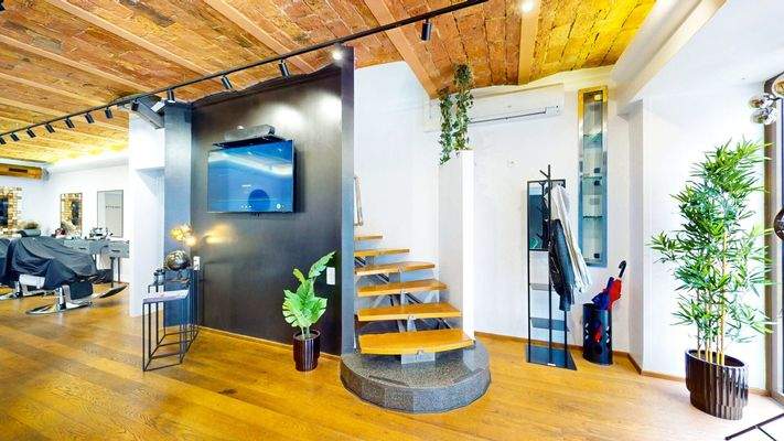 Treppenaufgang zur Gewerbefläche