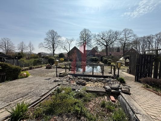 Der weitläufige Garten