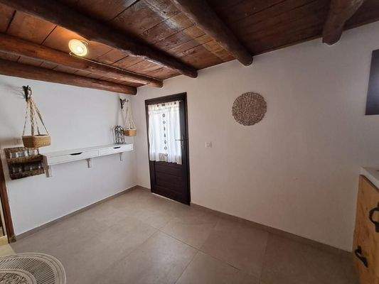 Kreta, Aspro: 3 Villen mit traditionellen Steinelementen und Bergblick zu verkaufen