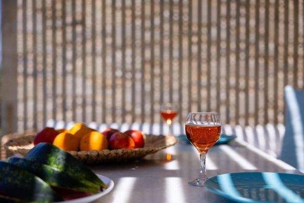 Kreta, Plaka: 2 Luxusvillen mit Tennisplatz, Olivenhain und atemberaubendem Meerblick zu verkaufen