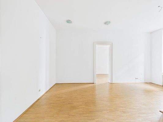 CAM04191G0-PR0046-STILL007