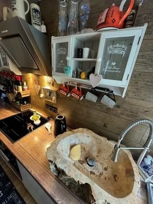 11 innen mit Balkon Küche Bad etc (13)