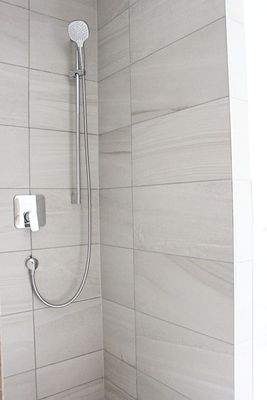 mit bodentiefer Dusche