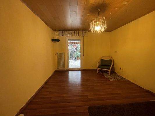 Fernsehzimmer mit Zugang zur Terrasse