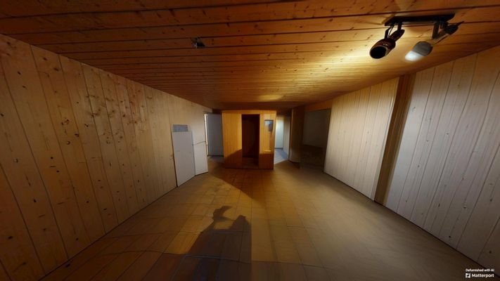 Großer Kellerraum mit Sauna und Dusche EG 