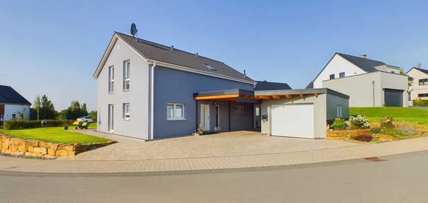 1 Haus ansicht Caport Garage.jpg