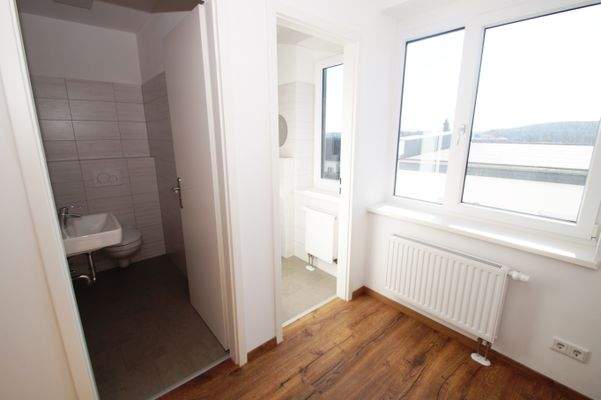 2 getrennte Toiletten