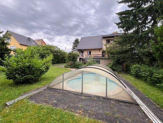 überdachter Pool