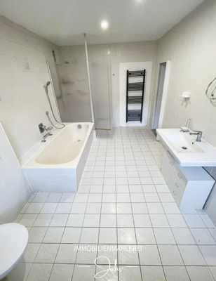 Tageslichtbad Wohnung 1. Obergeschoss