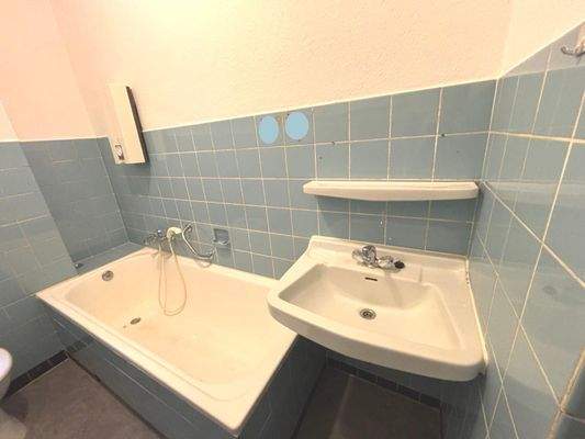 Badezimmer mit Badewanne