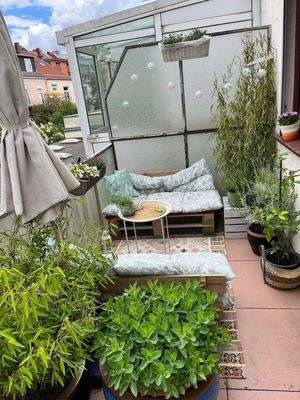 Balkon mit Möbeln 1. OG