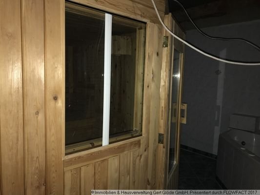 Hintergebäude mit Sauna im Keller