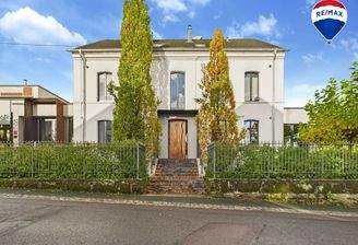 REMAX Immobilien DeLux Hotel Frontansicht Wallerfangen Mark Borowicz