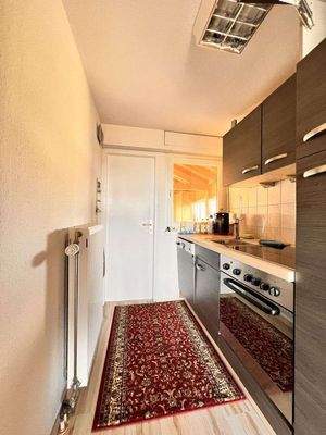 Küche mit Einbauküche im OG