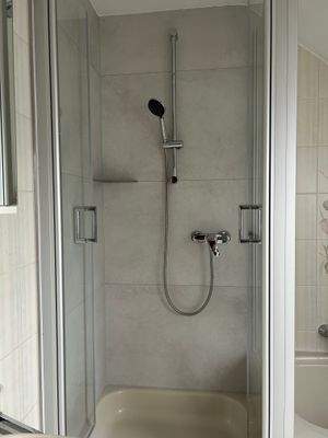 Tageslichtbad mit Echtglasdusche