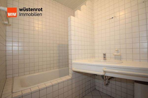 Badezimmer mit Wanne