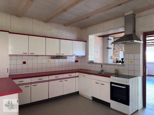 Küche mit Blick zum Wohnzimmer