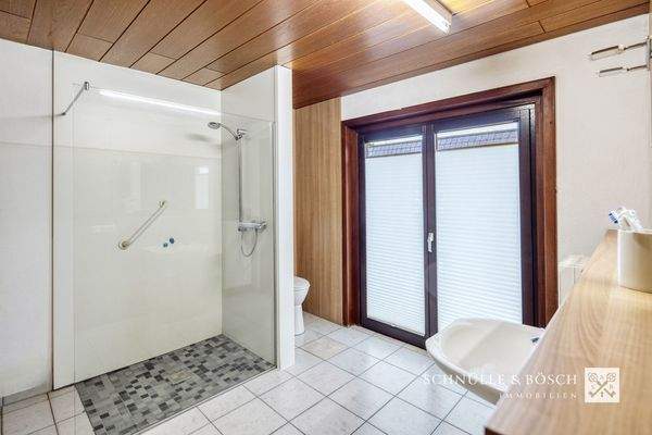 Barrierefreie Dusche im Erdgeschoss