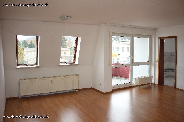 Aufzug, Balkon und Tiefgaragenstellplatz! 2-Raumwohnung