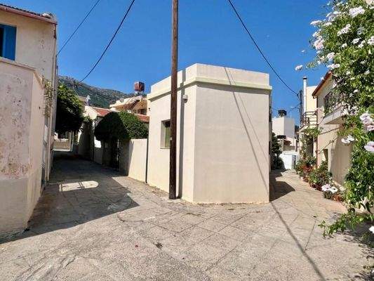 Kreta, Neapoli: Stadthaus mit Garten und Terrasse zu verkaufen