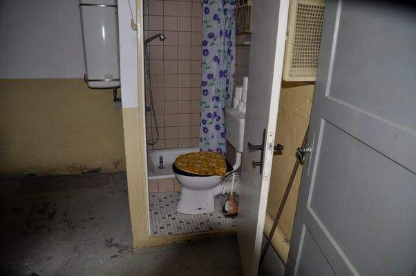Dusche und WC Keller