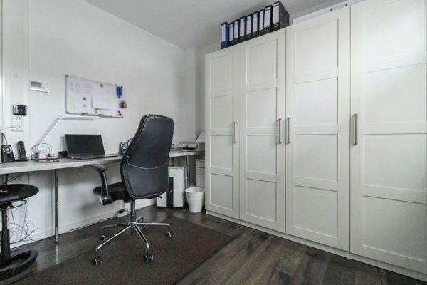 Schlafzimmer Büro EG
