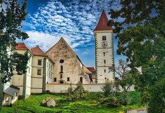 Stift Eberndorf gleich visavis