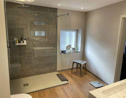 Bad mit direktem Zugang zum Hauptschlafzimmer 