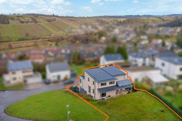 Luftansicht mit ungefährer Grundstücksmarkierung