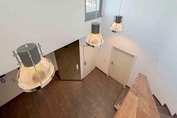 Galerieblick von der Empore in den Eingangsbereich