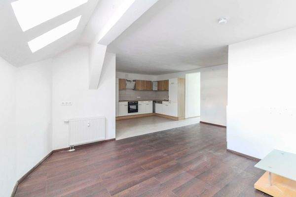 Wohnzimmer mit Küche