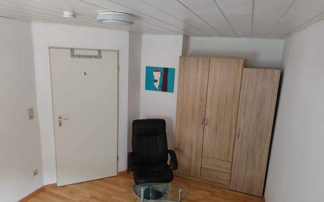 Zimmer 5 WG Zimmer mieten Zeitwohnen Stuttgart bei urbanbnb 2.jpg