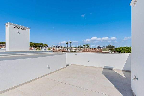 Detached Villas with Pool 900 m from the Beach in Mil Palmeras