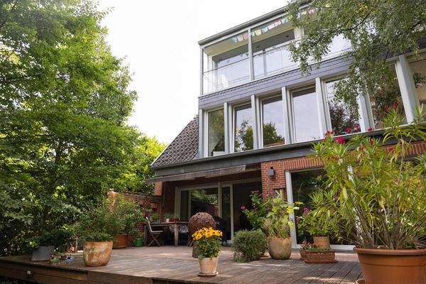 Rückansicht mit Terrasse