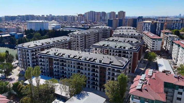 Apartments in Complex Close to Transportation in İstanbul Zeytinburnu