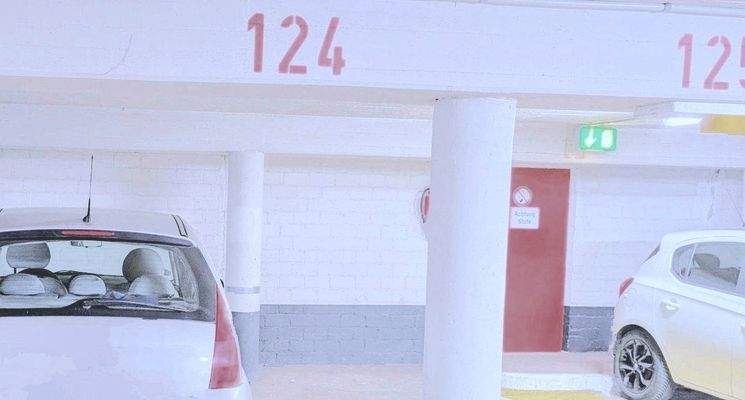 zugehöriger Parkplatz d. ETW