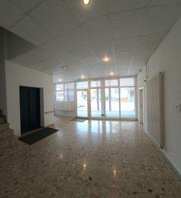 Moderner Haupteingangsbereich 