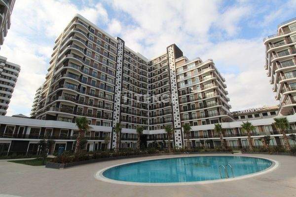 Real Estate in an Extensive Project in İstanbul Beylikdüzü