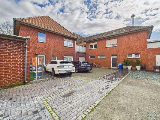 Parkplätze Hinter dem Haus