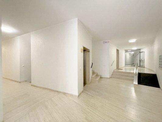 Großer heller Hauseingang