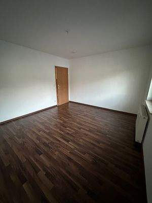 Leeres Zimmer mit Holzboden