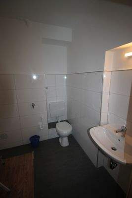 Gäste WC mit Anschl. für Waschm. u. Trockner