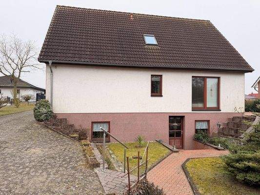 Rückseite Haus mit Souterrain