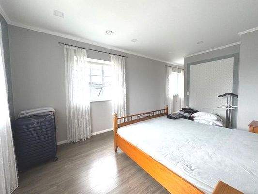 Schlafzimmer mit Ankleidebereich