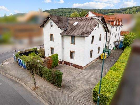 Hintere Zufahrt und Wohnhaus